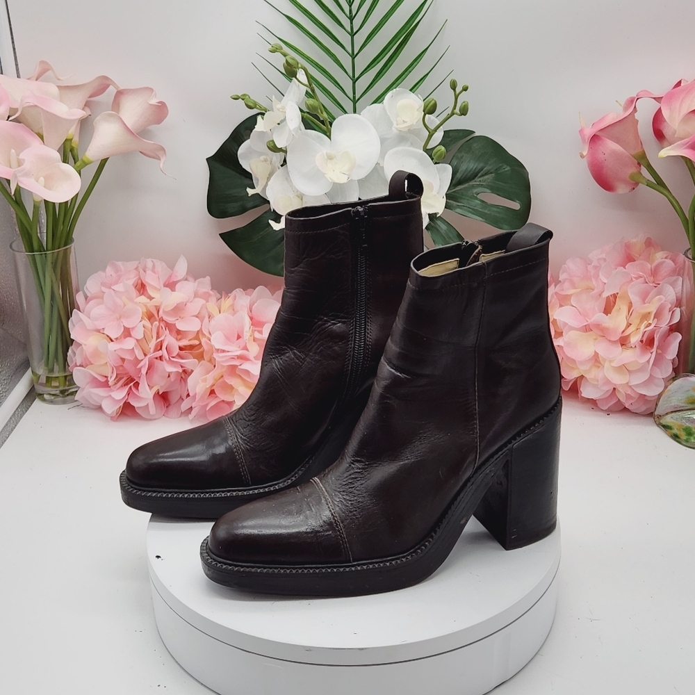 Me Too Brown Genuine Leather Ankle Boots Size 6.5